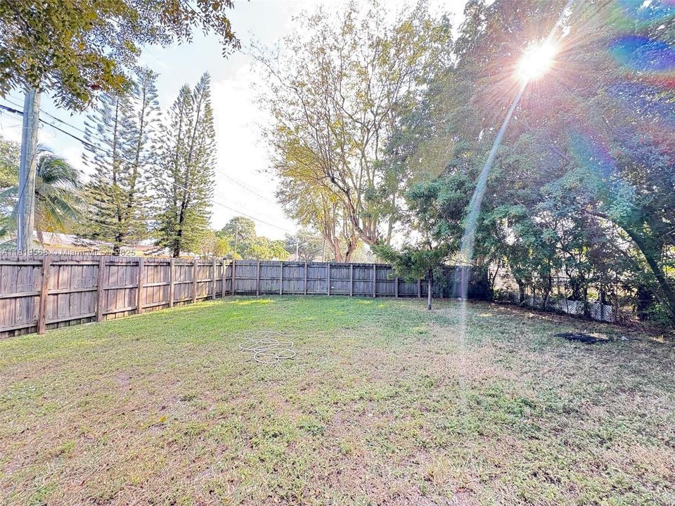 出租: $3,000 (3 贝兹, 2 浴室, 1567 平方英尺)