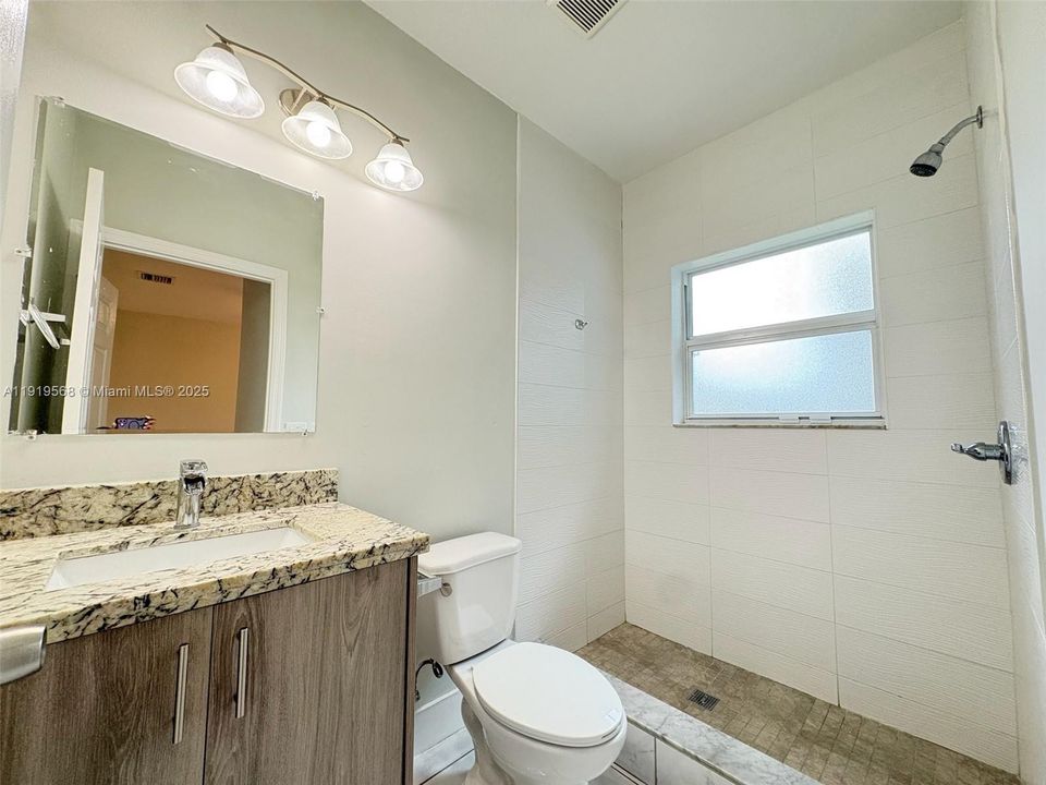 出租: $3,000 (3 贝兹, 2 浴室, 1567 平方英尺)