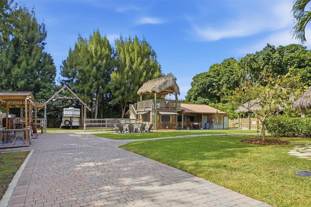 For Sale: $1,700,000 (5 beds, 3 baths, 3500 Square Feet)