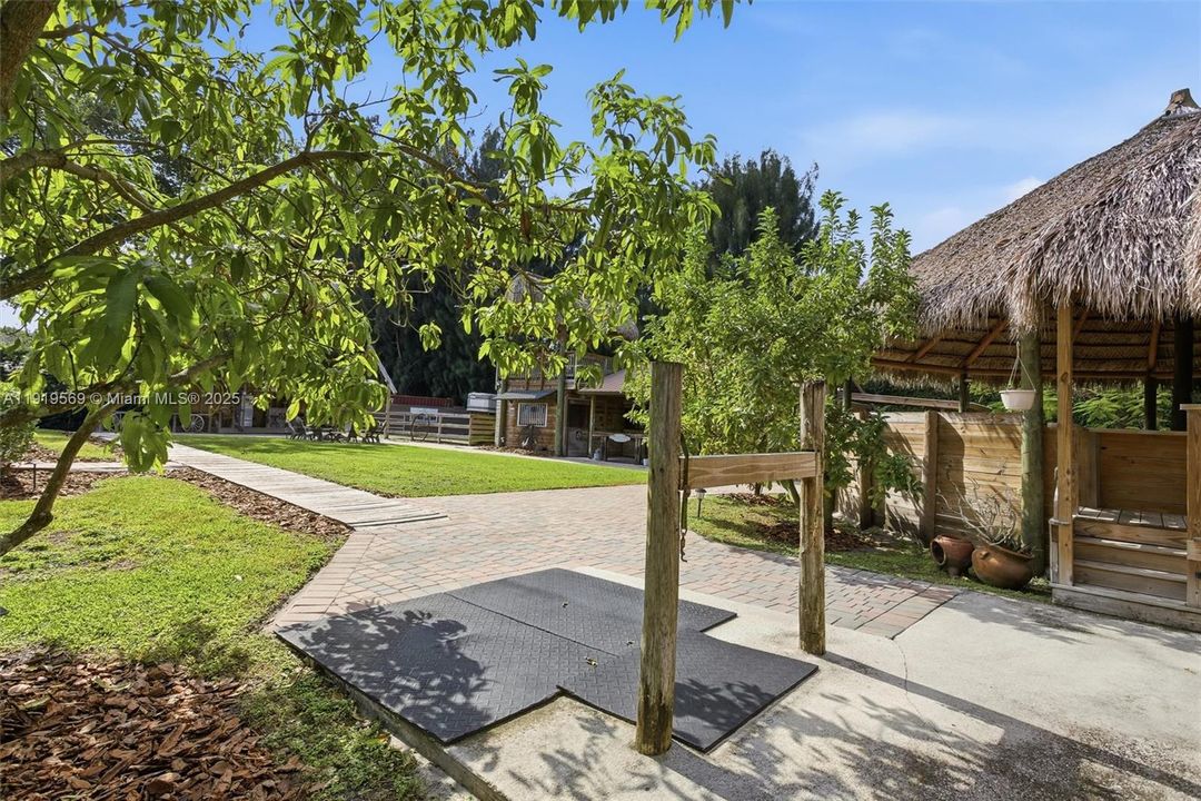 For Sale: $1,700,000 (5 beds, 3 baths, 3500 Square Feet)