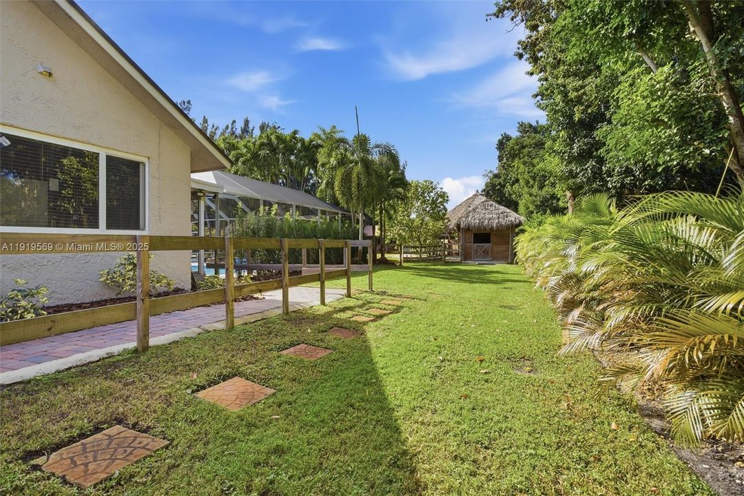 For Sale: $1,700,000 (5 beds, 3 baths, 3500 Square Feet)