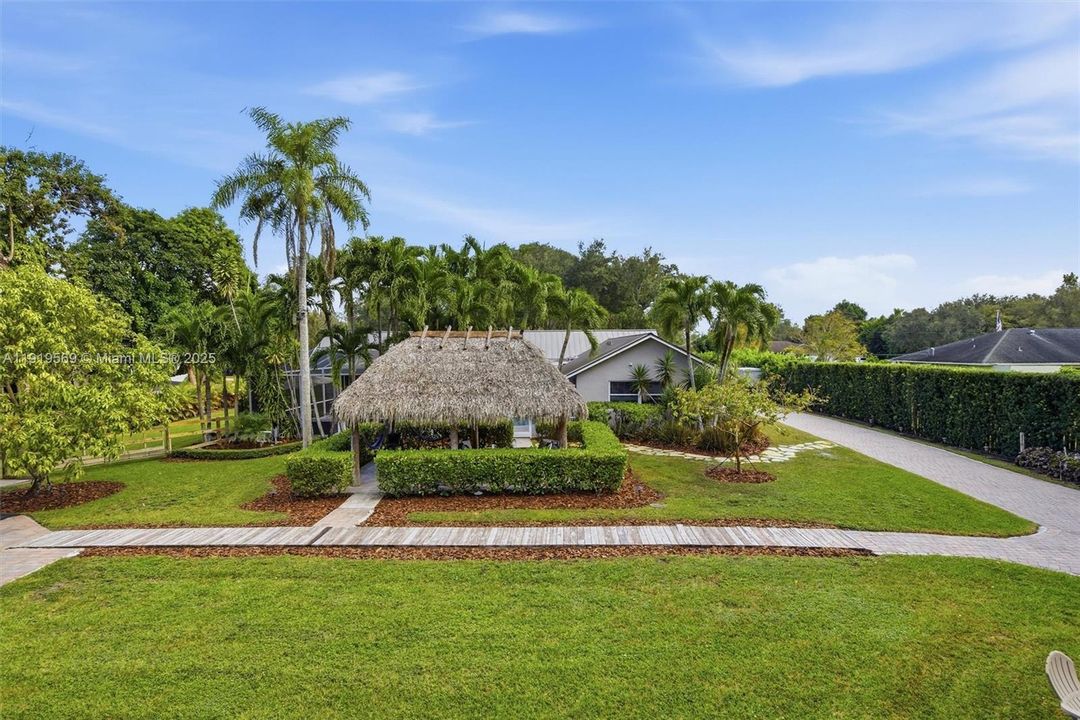 For Sale: $1,700,000 (5 beds, 3 baths, 3500 Square Feet)