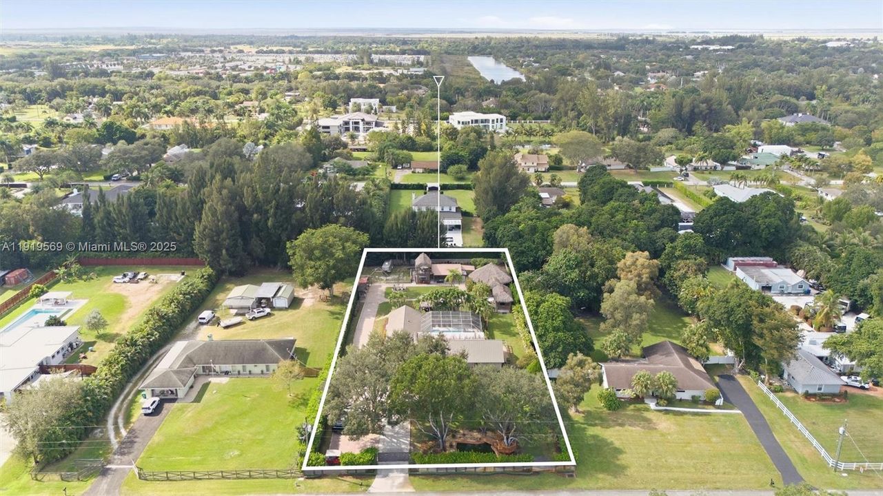 For Sale: $1,700,000 (5 beds, 3 baths, 3500 Square Feet)