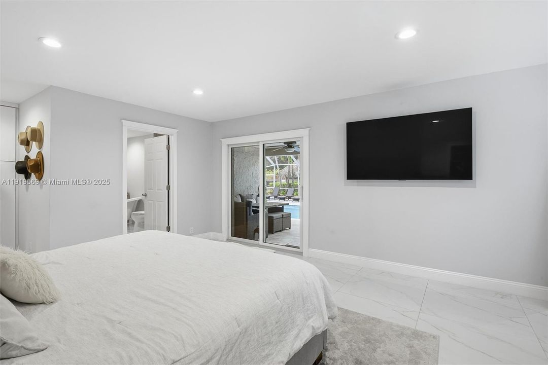 For Sale: $1,700,000 (5 beds, 3 baths, 3500 Square Feet)