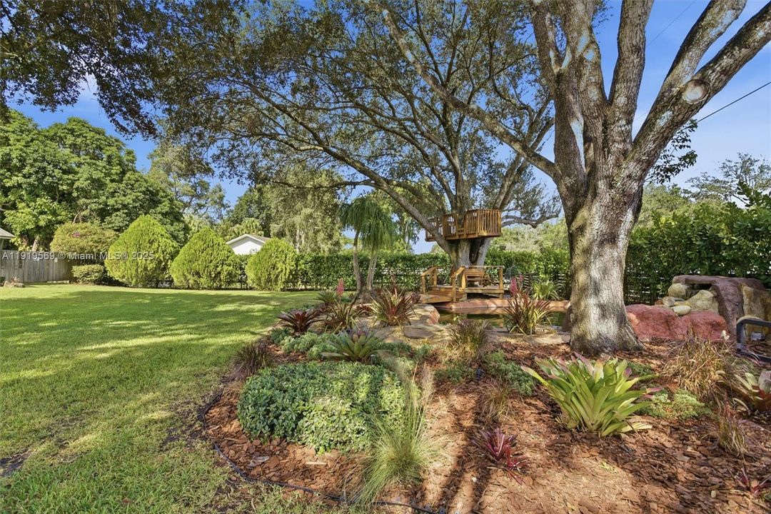 For Sale: $1,700,000 (5 beds, 3 baths, 3500 Square Feet)