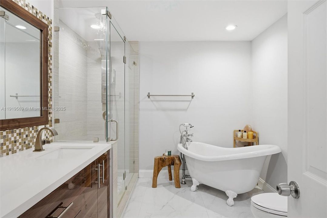 For Sale: $1,700,000 (5 beds, 3 baths, 3500 Square Feet)