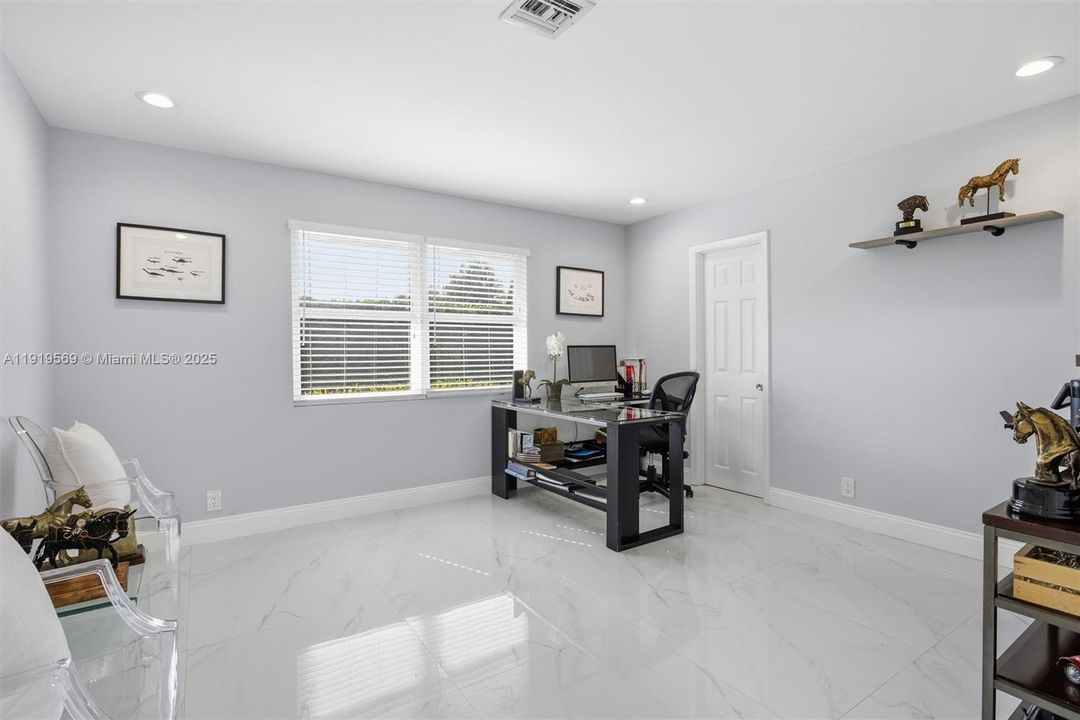 For Sale: $1,700,000 (5 beds, 3 baths, 3500 Square Feet)