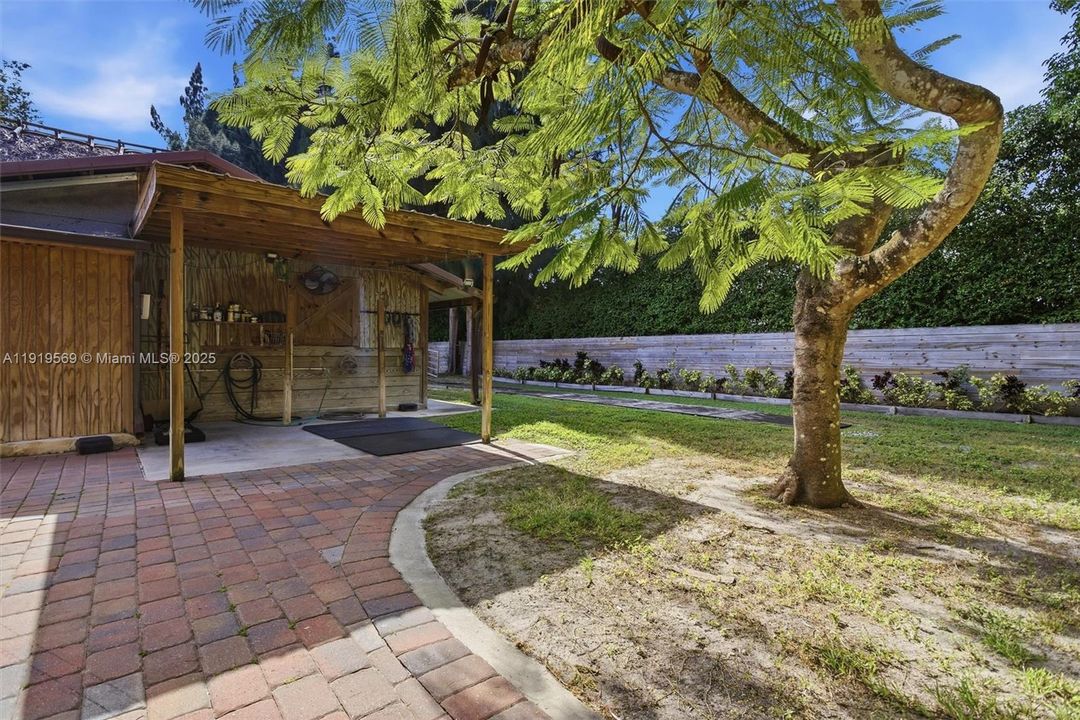 For Sale: $1,700,000 (5 beds, 3 baths, 3500 Square Feet)