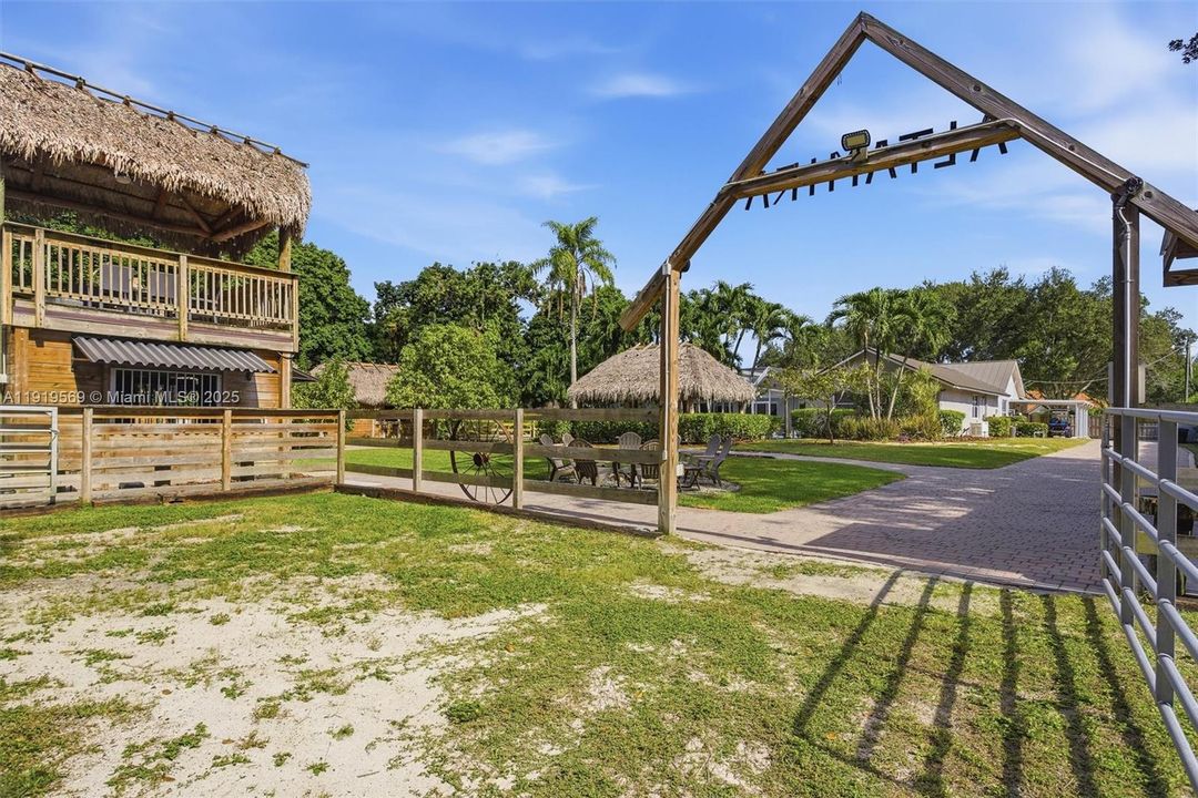 For Sale: $1,700,000 (5 beds, 3 baths, 3500 Square Feet)