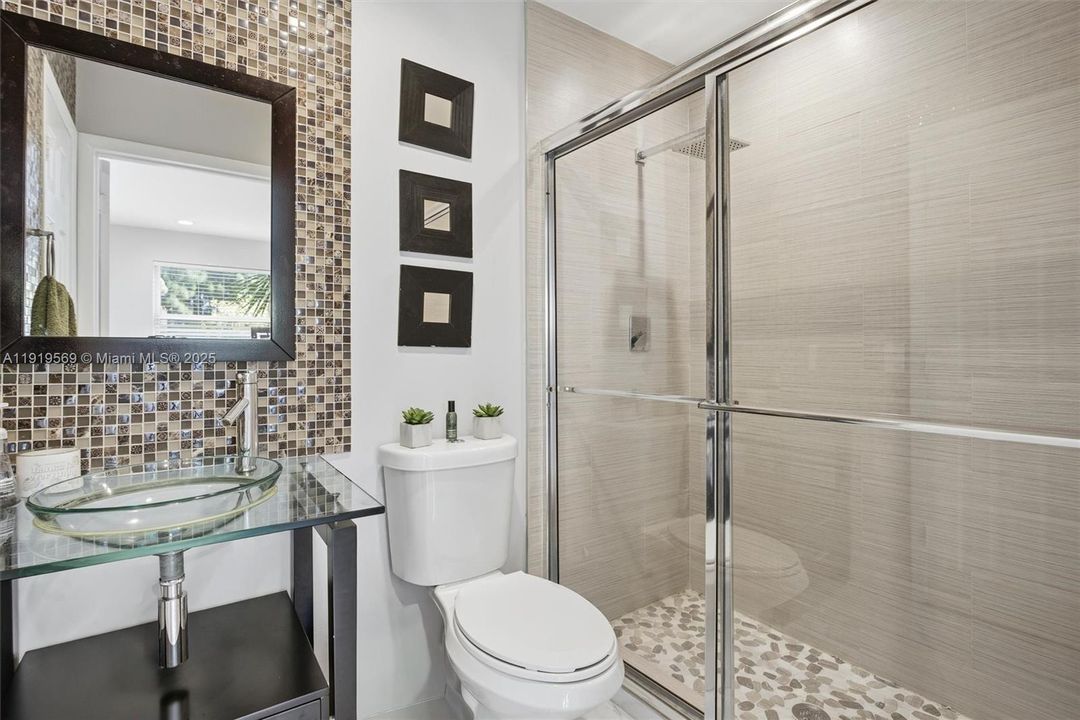 For Sale: $1,700,000 (5 beds, 3 baths, 3500 Square Feet)