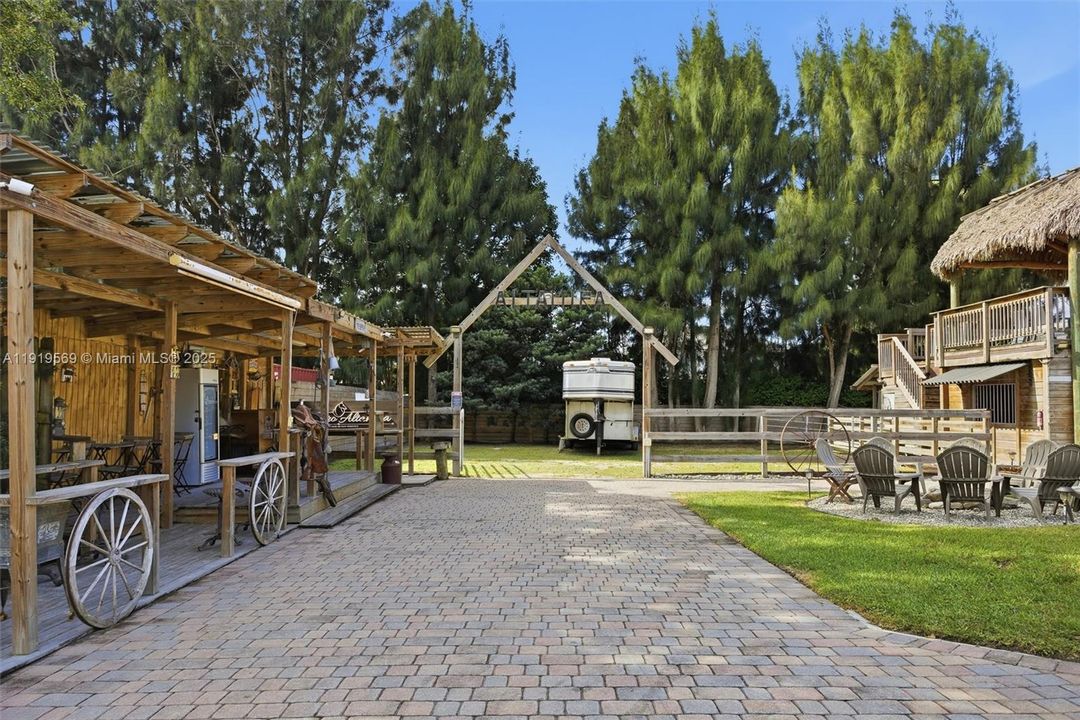 For Sale: $1,700,000 (5 beds, 3 baths, 3500 Square Feet)