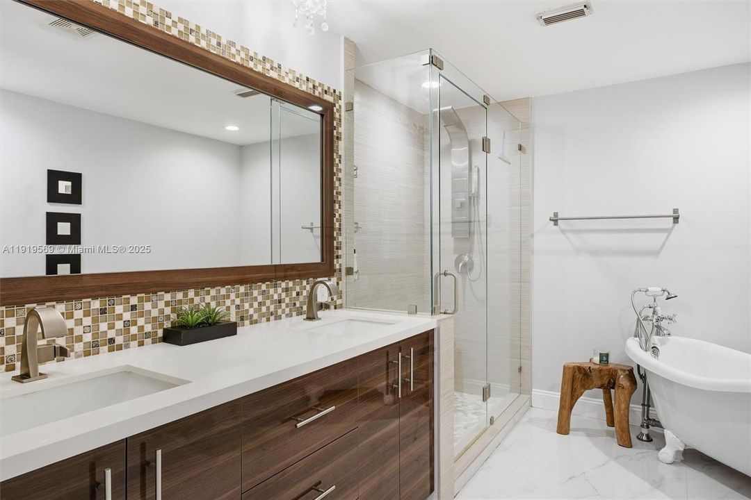 For Sale: $1,700,000 (5 beds, 3 baths, 3500 Square Feet)