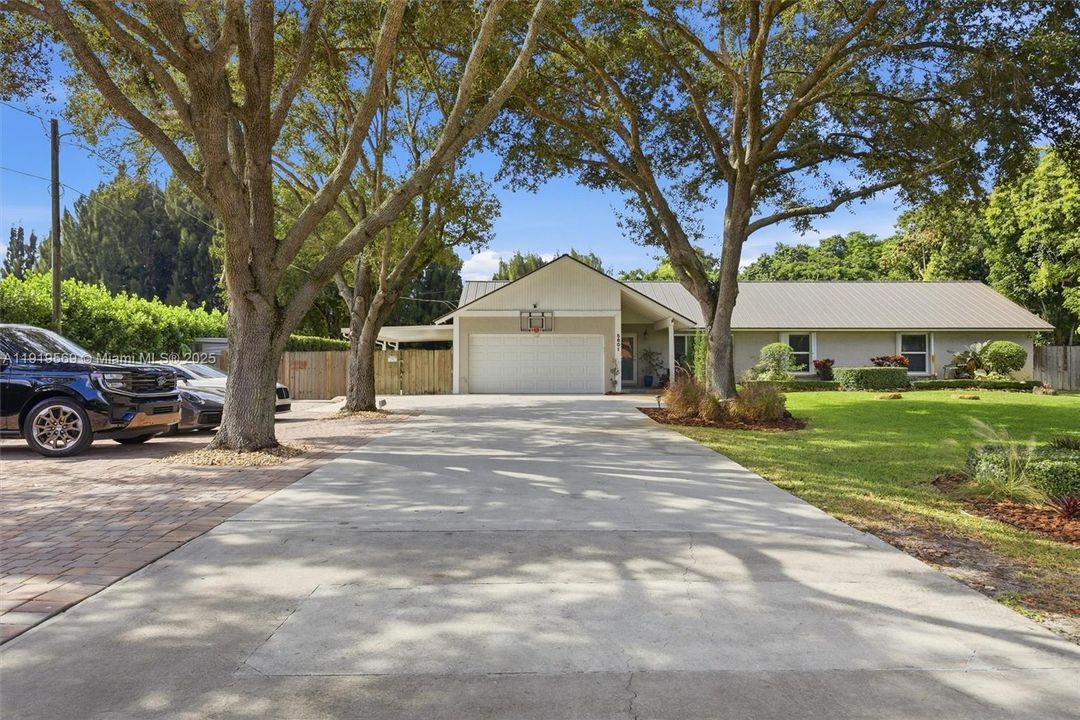 For Sale: $1,700,000 (5 beds, 3 baths, 3500 Square Feet)