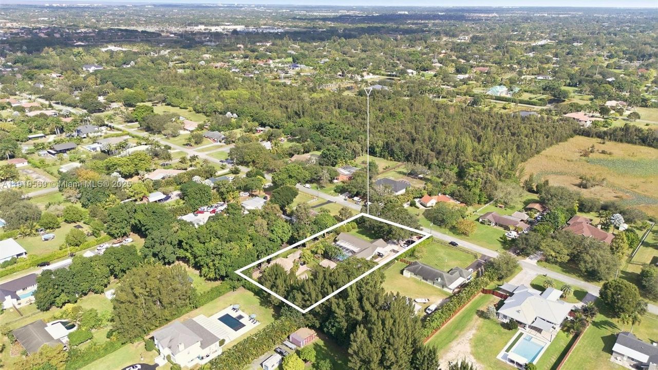 For Sale: $1,700,000 (5 beds, 3 baths, 3500 Square Feet)