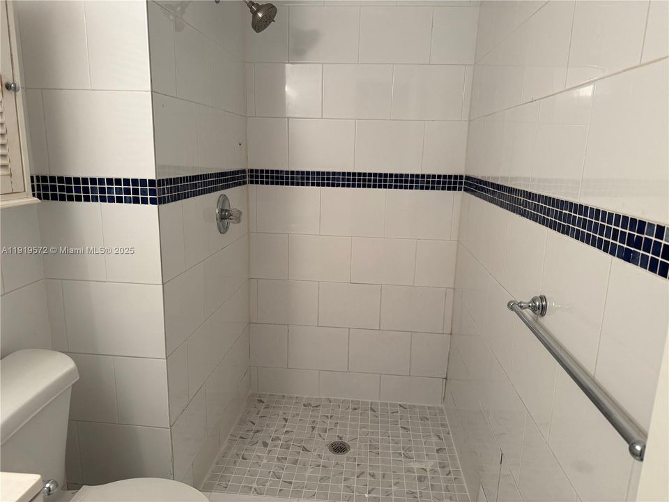 Active With Contract: $2,250 (2 beds, 2 baths, 859 Square Feet)