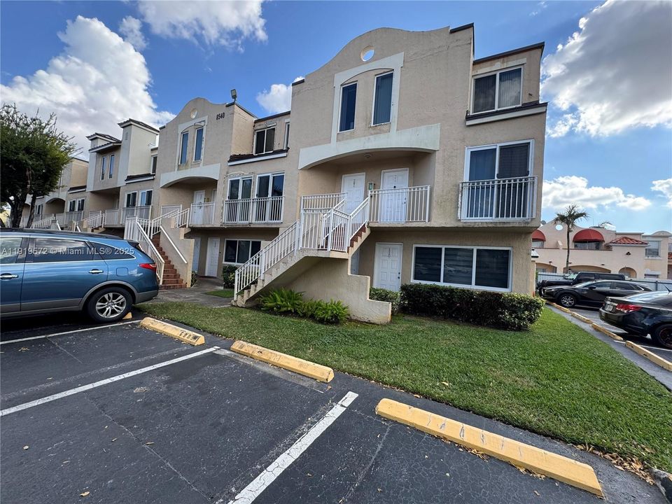 Active With Contract: $2,250 (2 beds, 2 baths, 859 Square Feet)