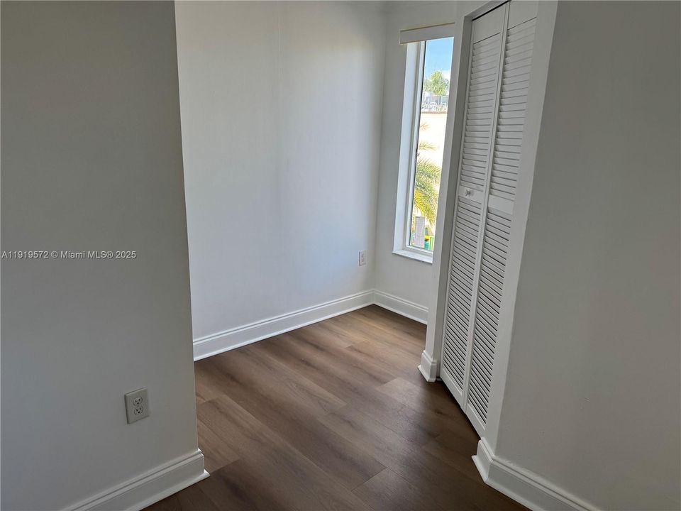 Active With Contract: $2,250 (2 beds, 2 baths, 859 Square Feet)