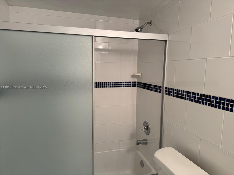 Active With Contract: $2,250 (2 beds, 2 baths, 859 Square Feet)