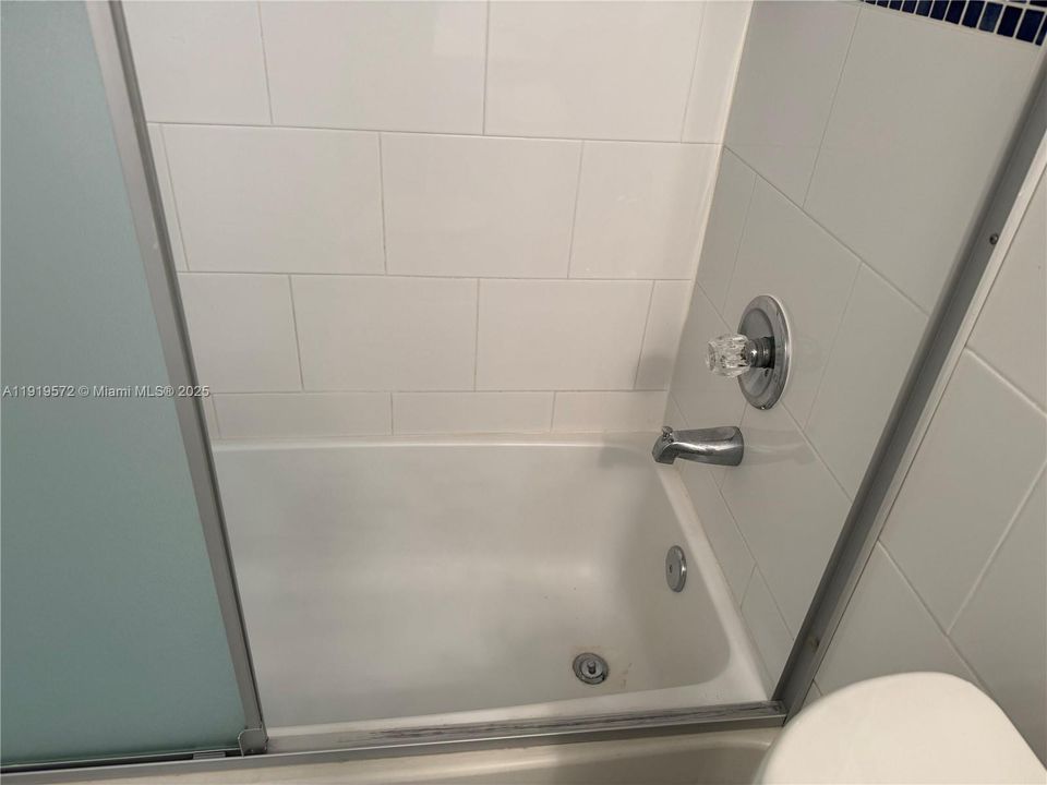 Active With Contract: $2,250 (2 beds, 2 baths, 859 Square Feet)