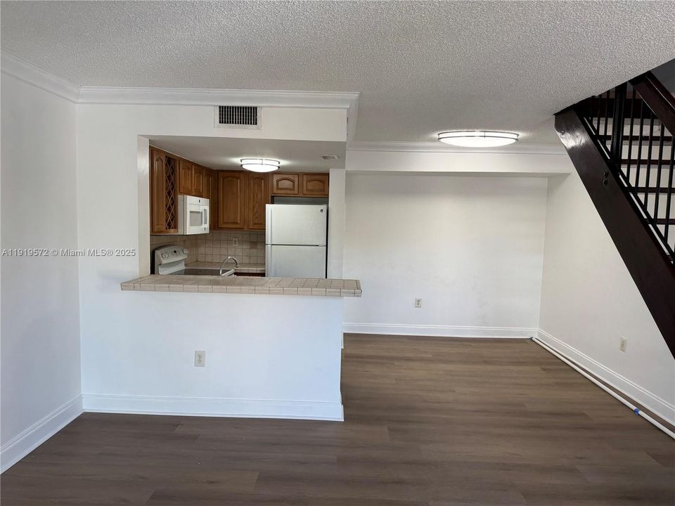 Active With Contract: $2,250 (2 beds, 2 baths, 859 Square Feet)