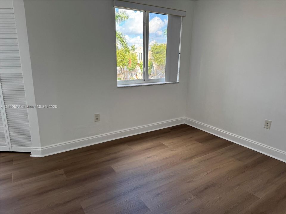 Active With Contract: $2,250 (2 beds, 2 baths, 859 Square Feet)