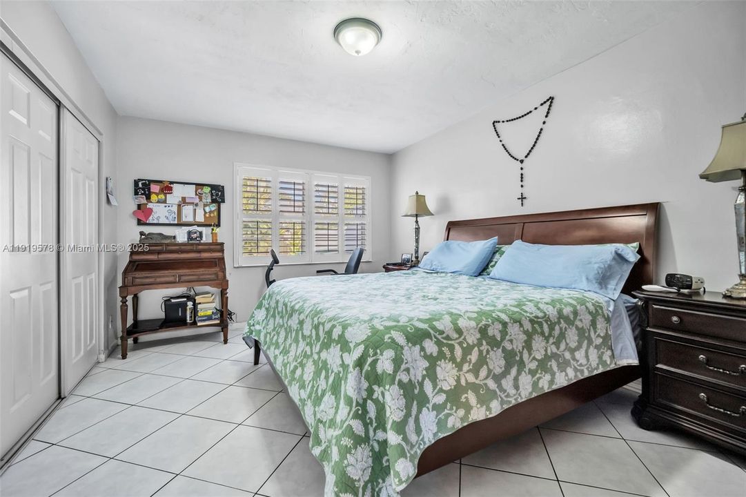 Под контрактом: $480,000 (3 спален, 2 ванн, 1225 Квадратных фут)