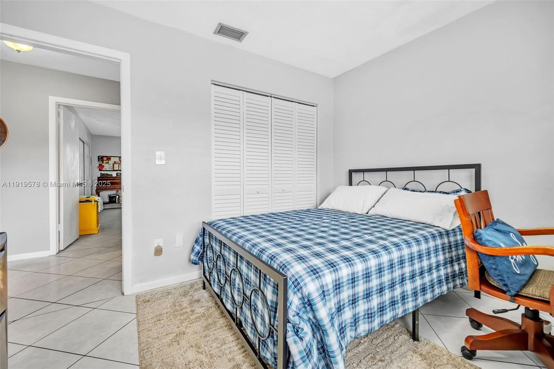 Под контрактом: $480,000 (3 спален, 2 ванн, 1225 Квадратных фут)