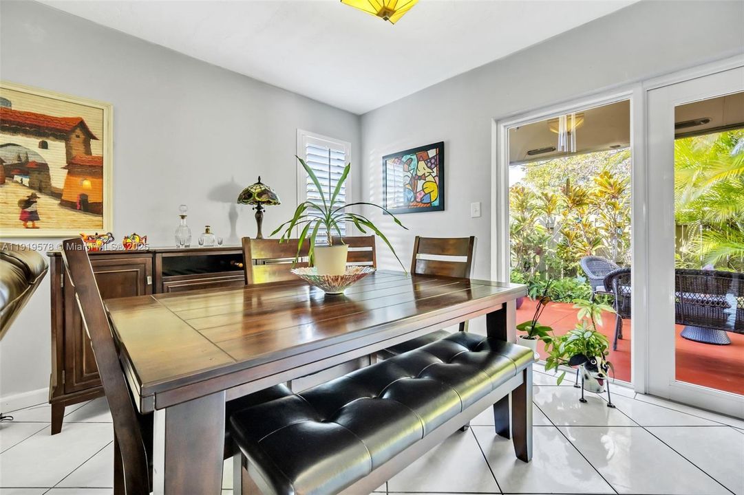 Под контрактом: $480,000 (3 спален, 2 ванн, 1225 Квадратных фут)