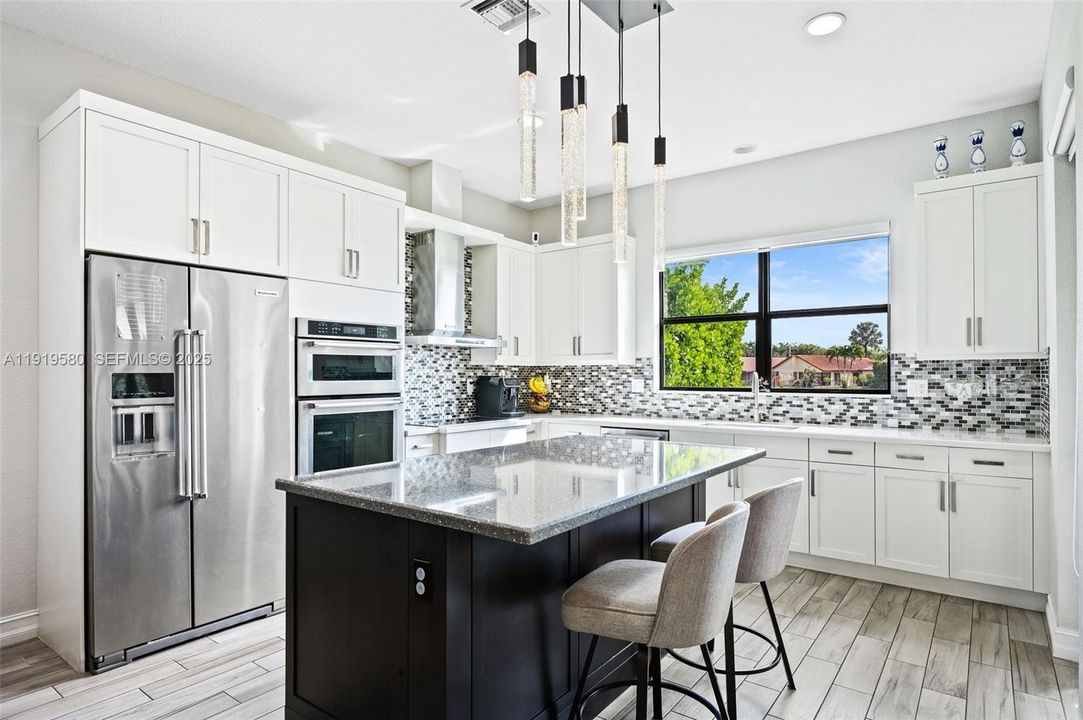 待售: $950,000 (4 贝兹, 2 浴室, 2078 平方英尺)