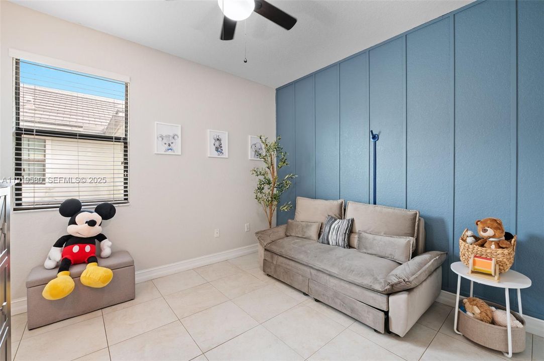 待售: $950,000 (4 贝兹, 2 浴室, 2078 平方英尺)