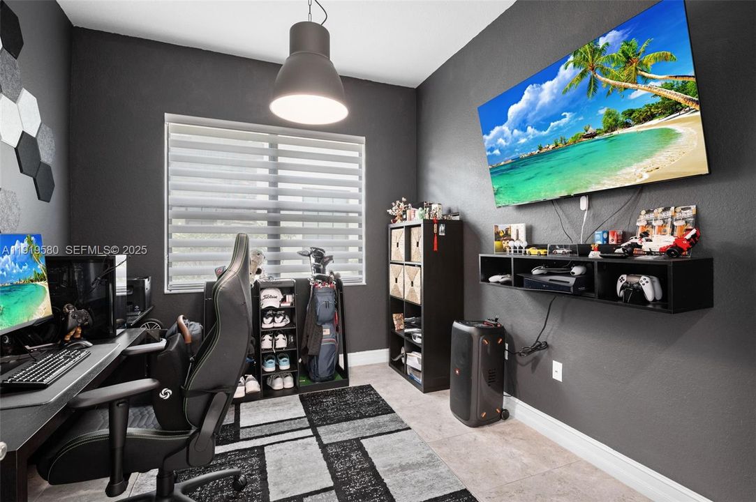 待售: $950,000 (4 贝兹, 2 浴室, 2078 平方英尺)