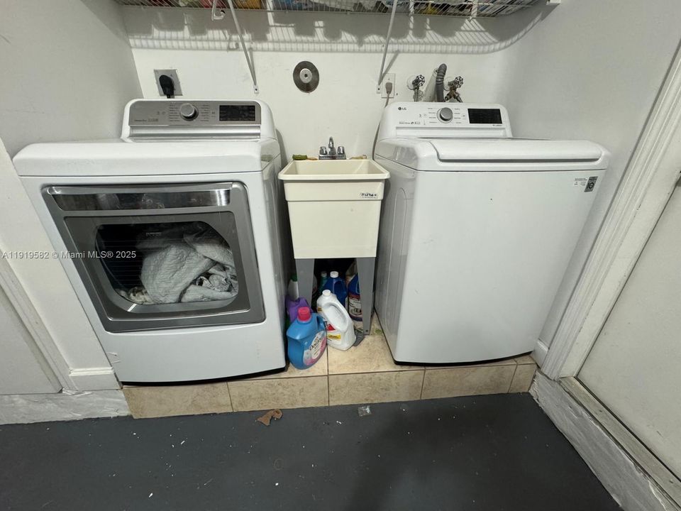 Active With Contract: $3,790 (4 beds, 2 baths, 1800 Square Feet)