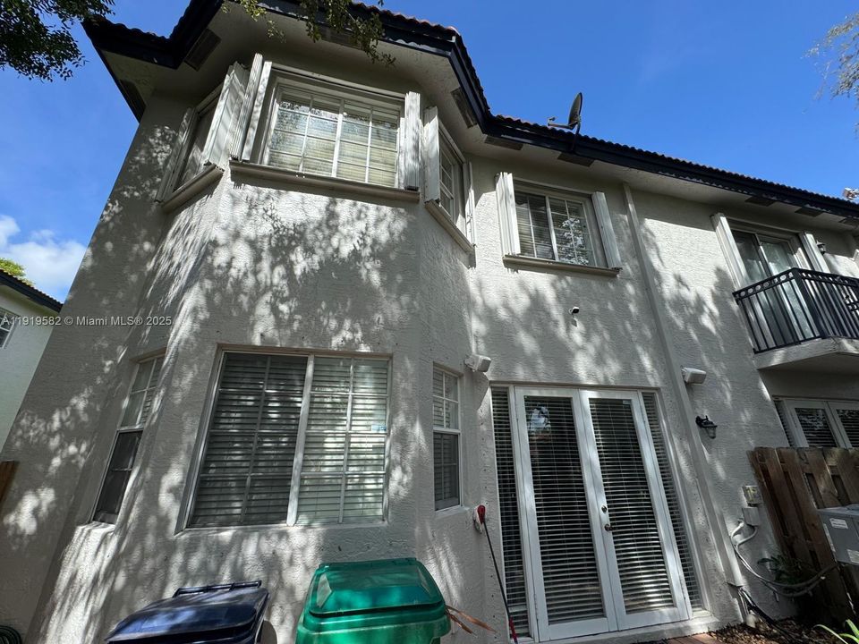 Active With Contract: $3,790 (4 beds, 2 baths, 1800 Square Feet)