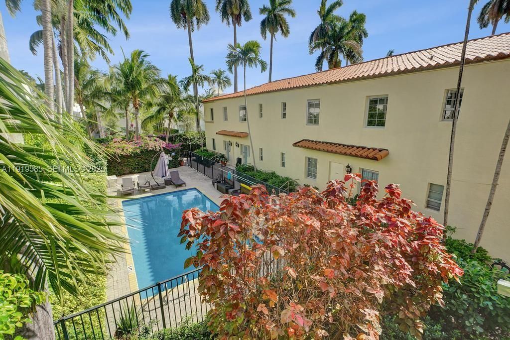 待售: $725,000 (2 贝兹, 2 浴室, 857 平方英尺)