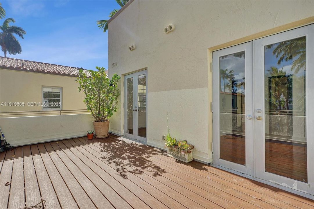 待售: $725,000 (2 贝兹, 2 浴室, 857 平方英尺)