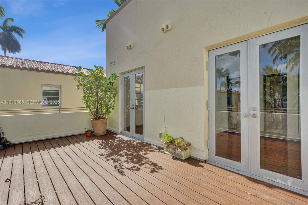 待售: $725,000 (2 贝兹, 2 浴室, 857 平方英尺)