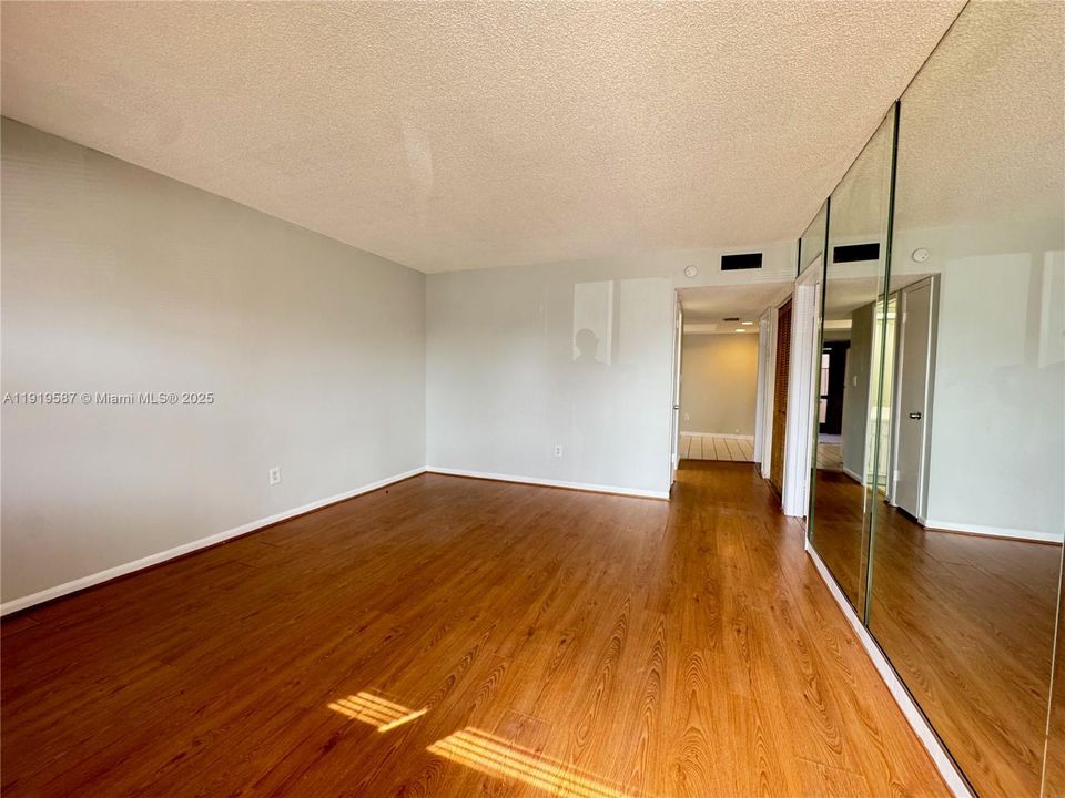 For Rent: $1,750 (2 beds, 1 baths, 768 Square Feet)