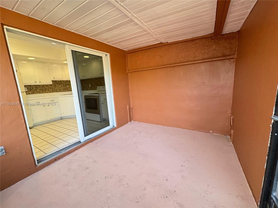 For Rent: $1,750 (2 beds, 1 baths, 768 Square Feet)