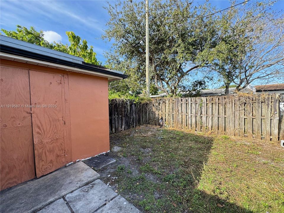 For Rent: $1,750 (2 beds, 1 baths, 768 Square Feet)