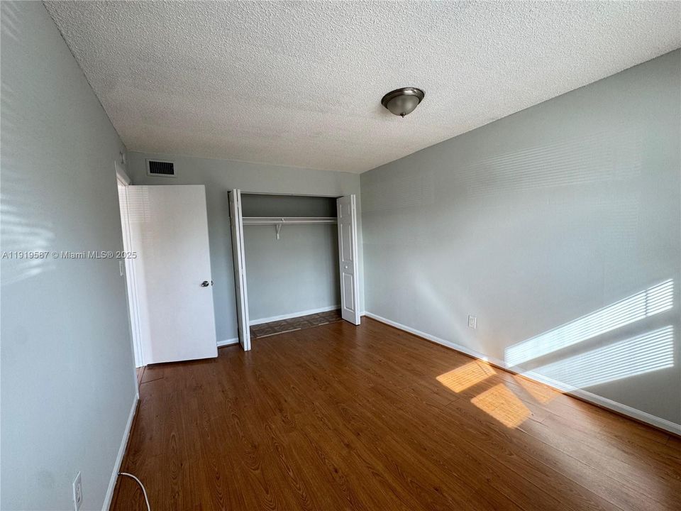 For Rent: $1,750 (2 beds, 1 baths, 768 Square Feet)