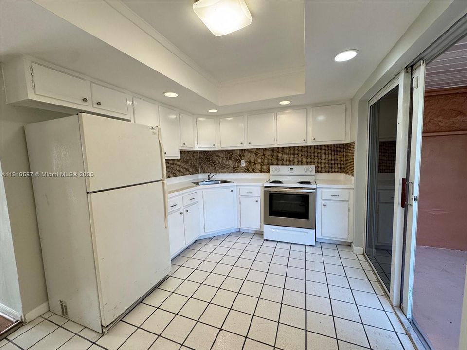For Rent: $1,750 (2 beds, 1 baths, 768 Square Feet)