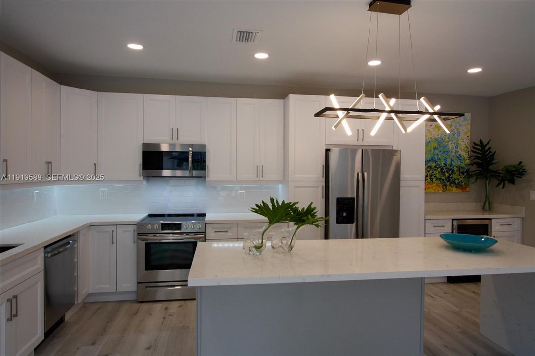 出租: $4,000 (3 贝兹, 2 浴室, 1748 平方英尺)