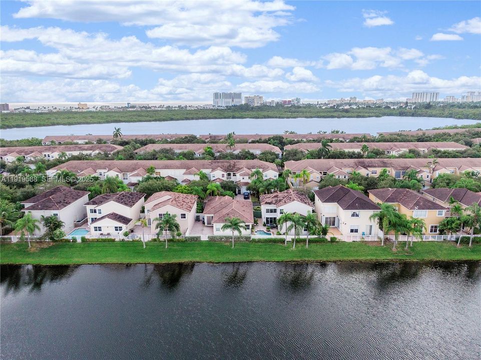 出租: $4,000 (3 贝兹, 2 浴室, 1748 平方英尺)