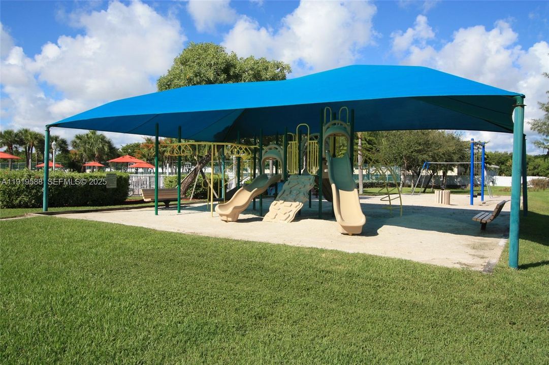 出租: $4,000 (3 贝兹, 2 浴室, 1748 平方英尺)