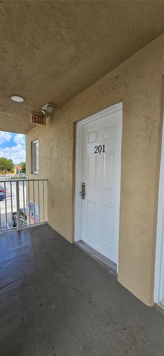 For Sale: $272,000 (2 beds, 1 baths, 960 Square Feet)