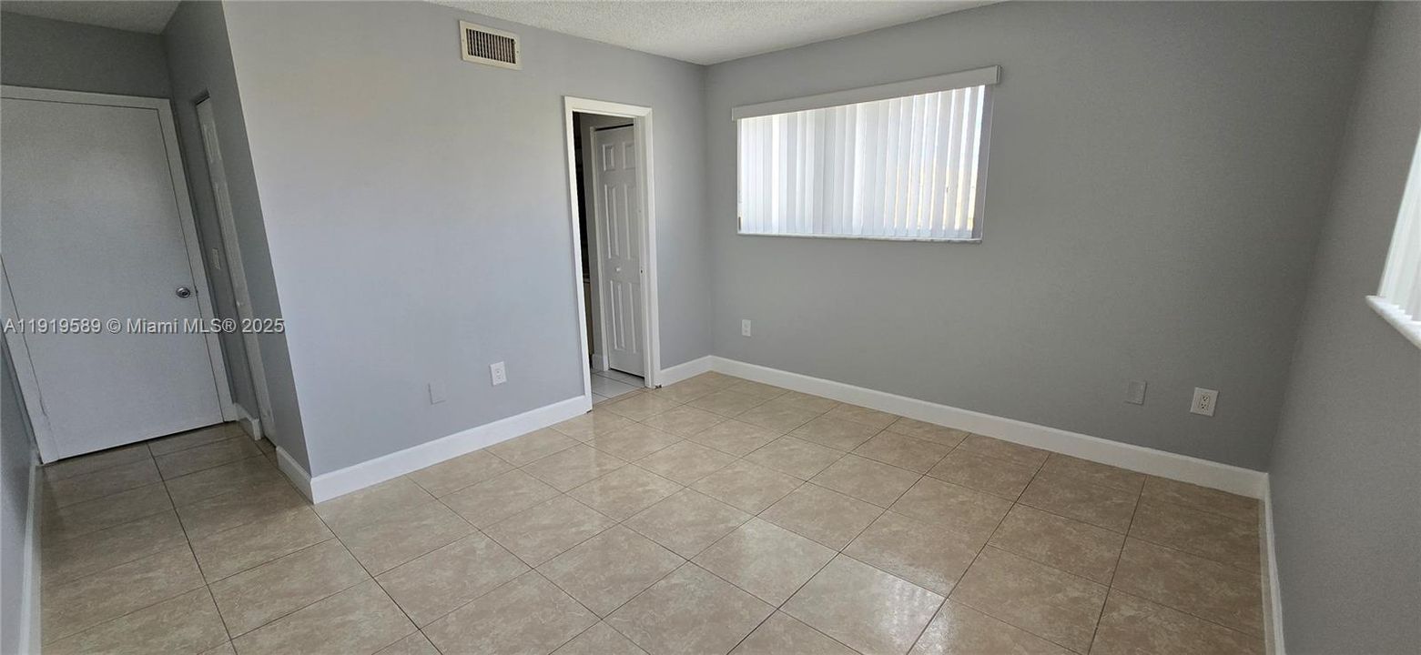 For Sale: $272,000 (2 beds, 1 baths, 960 Square Feet)
