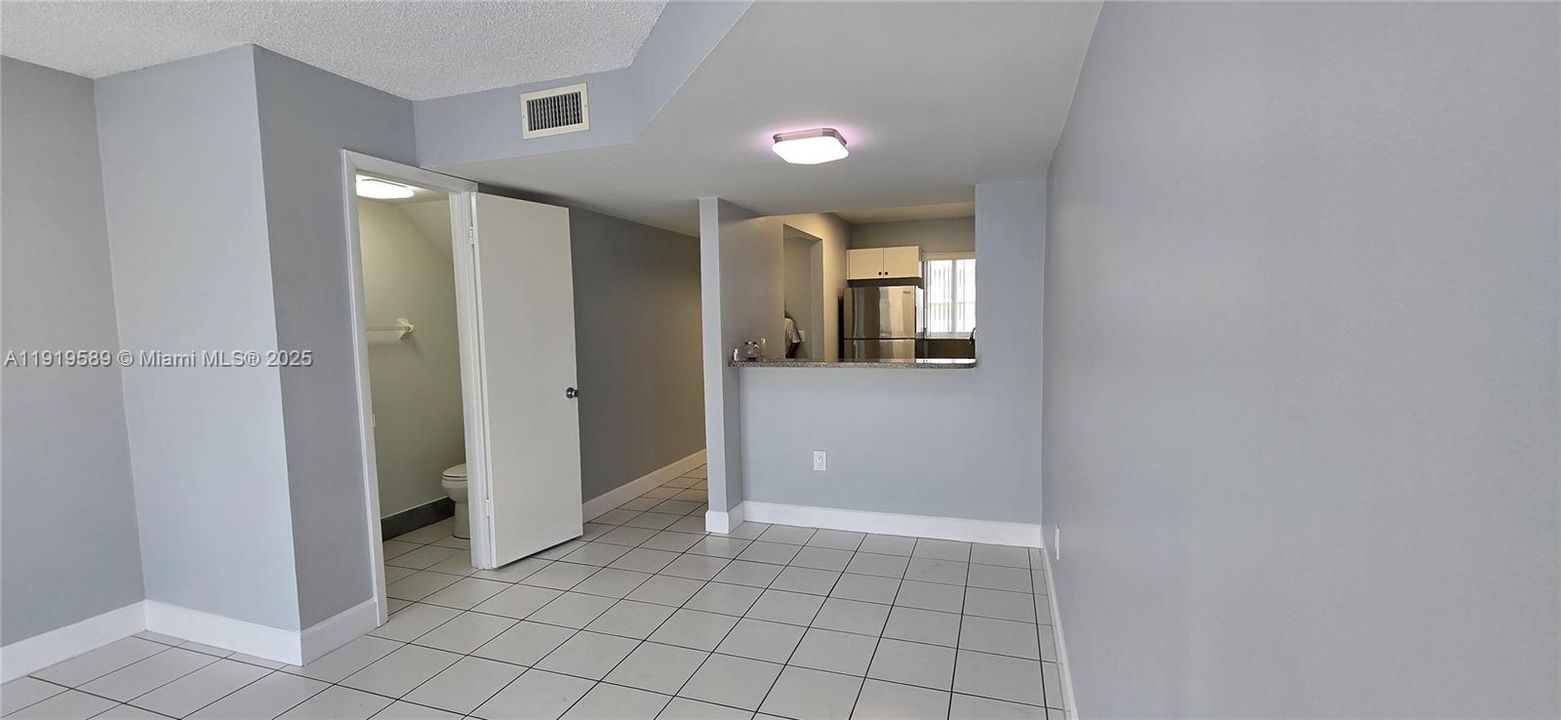 For Sale: $272,000 (2 beds, 1 baths, 960 Square Feet)