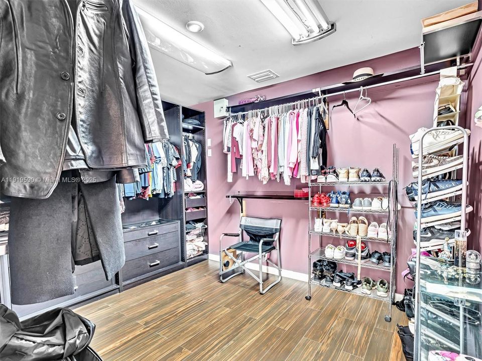 待售: $2,250,000 (5 贝兹, 4 浴室, 4073 平方英尺)