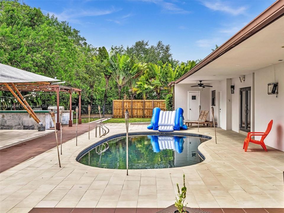 待售: $2,250,000 (5 贝兹, 4 浴室, 4073 平方英尺)