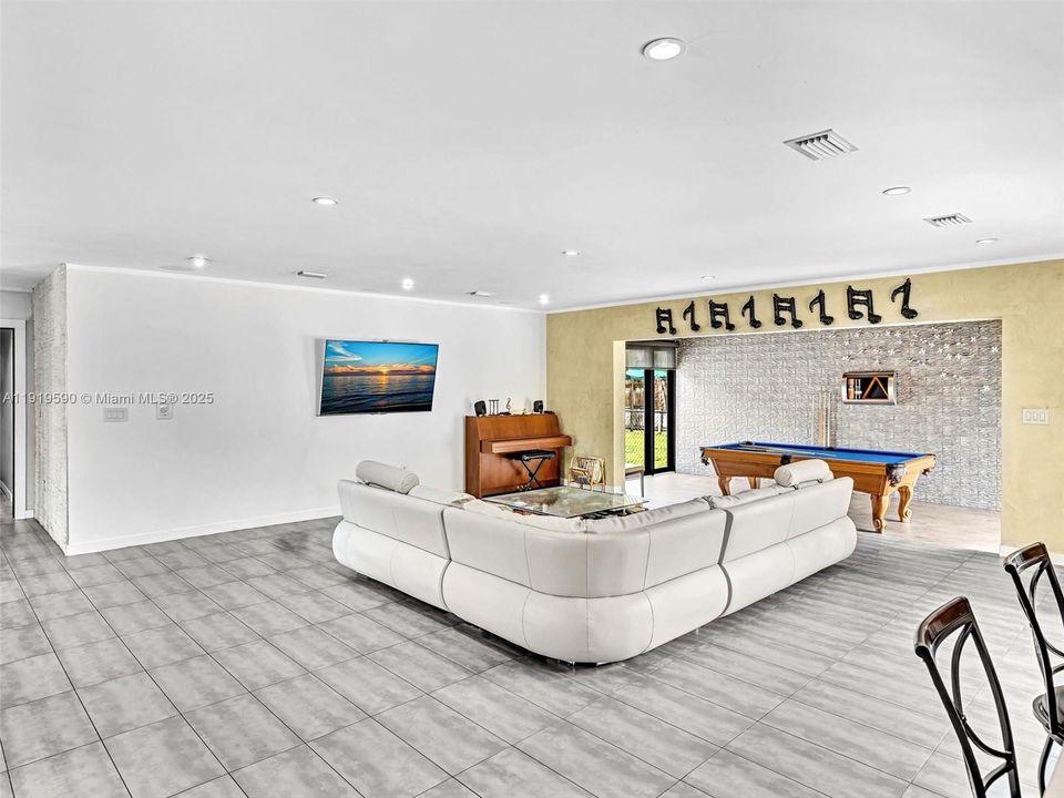 待售: $2,250,000 (5 贝兹, 4 浴室, 4073 平方英尺)